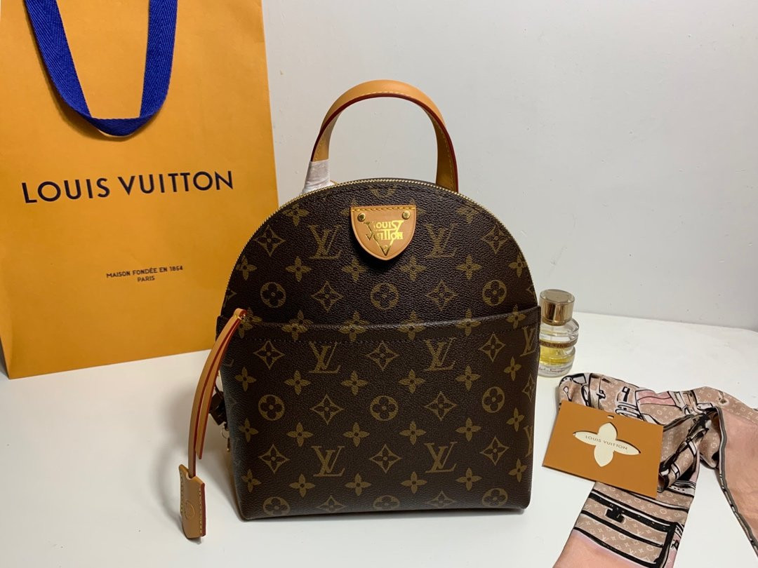 l0*is V*t0n backpack