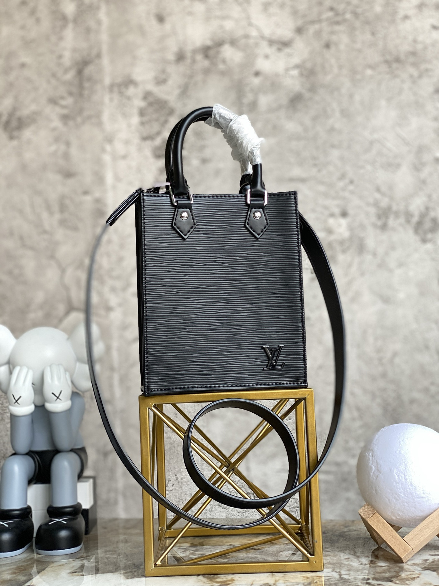 l0*is V*t0n petit sac plat