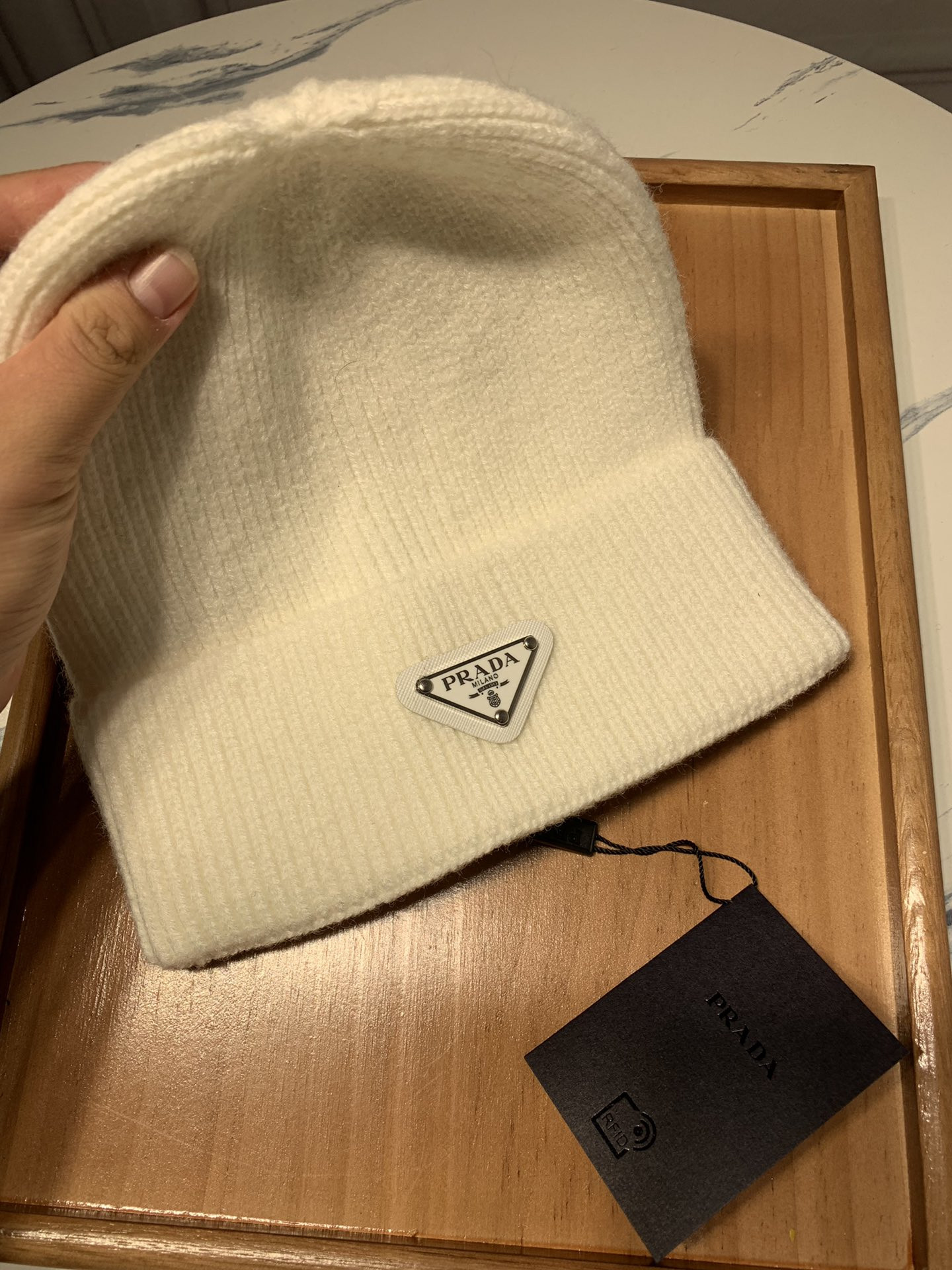Pra*a hat