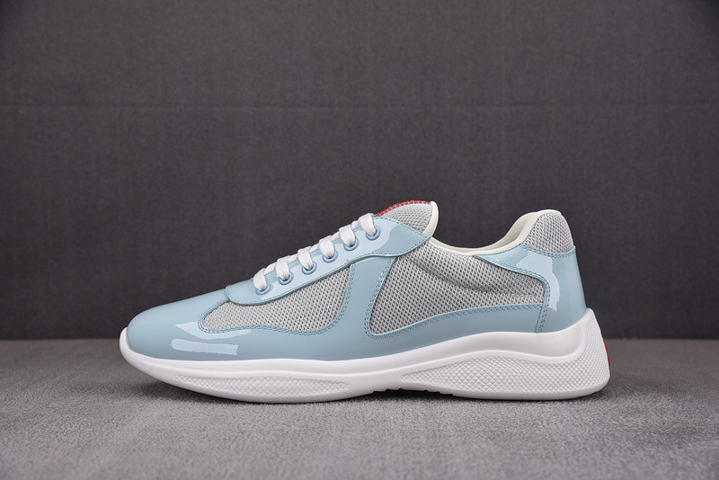 Pra*a sneaker