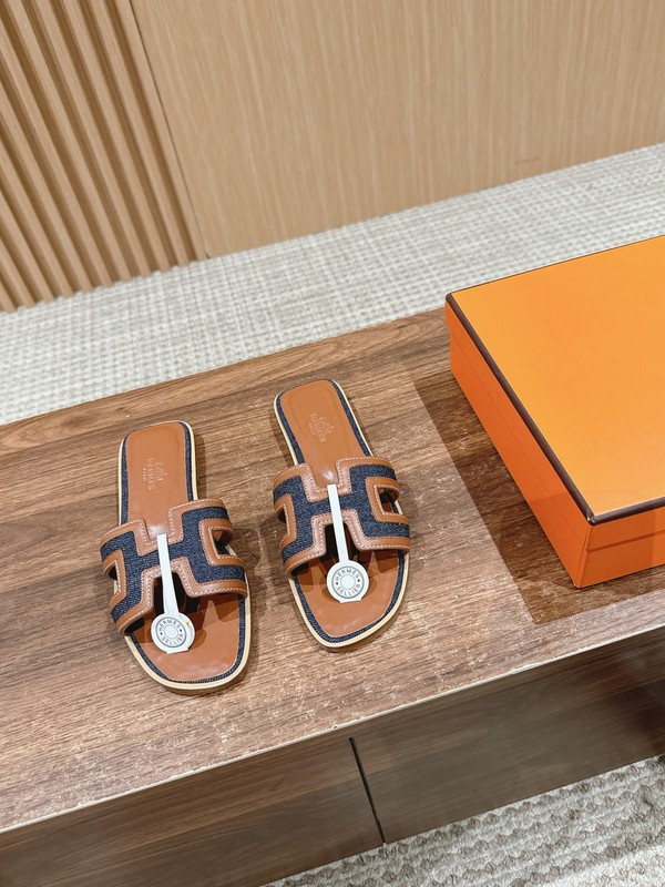 H**mes sandals