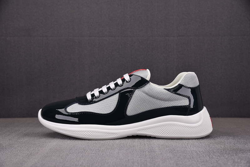 Pra*a sneaker