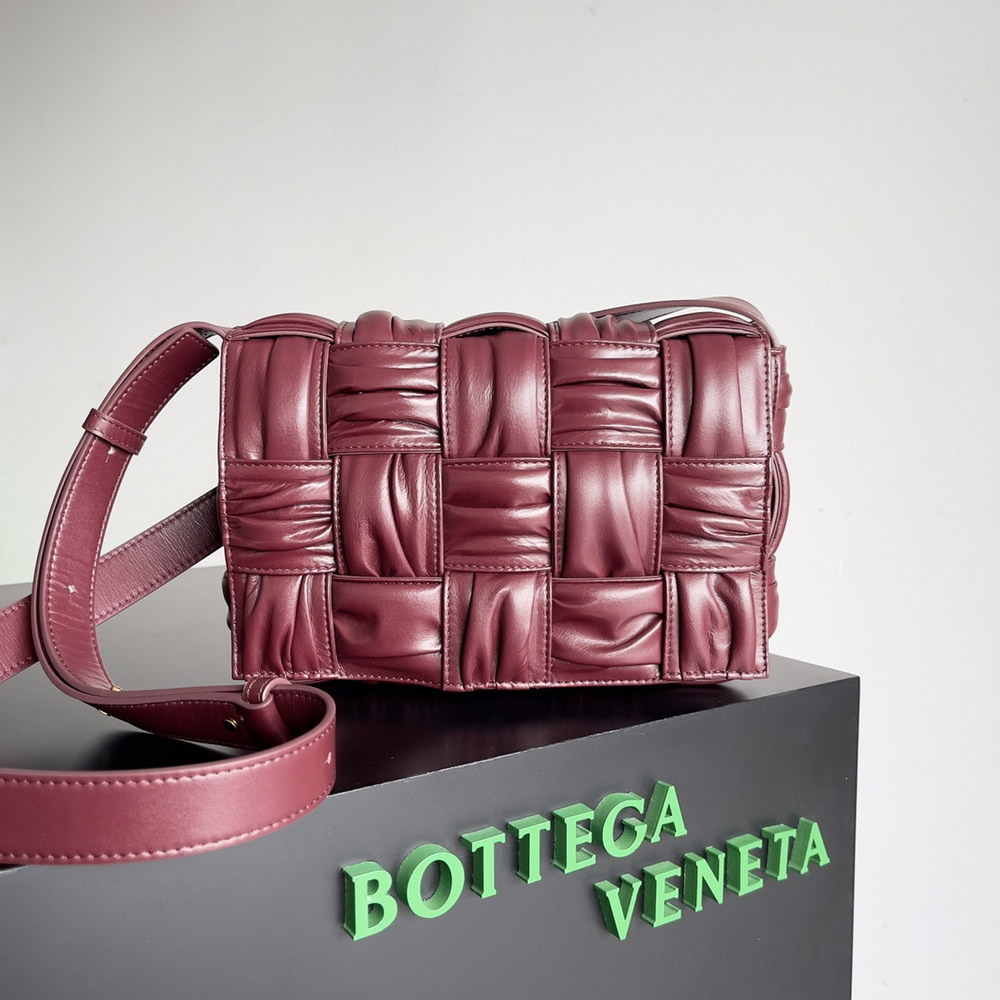 bo*te*ga Ve*ne*ta cassette