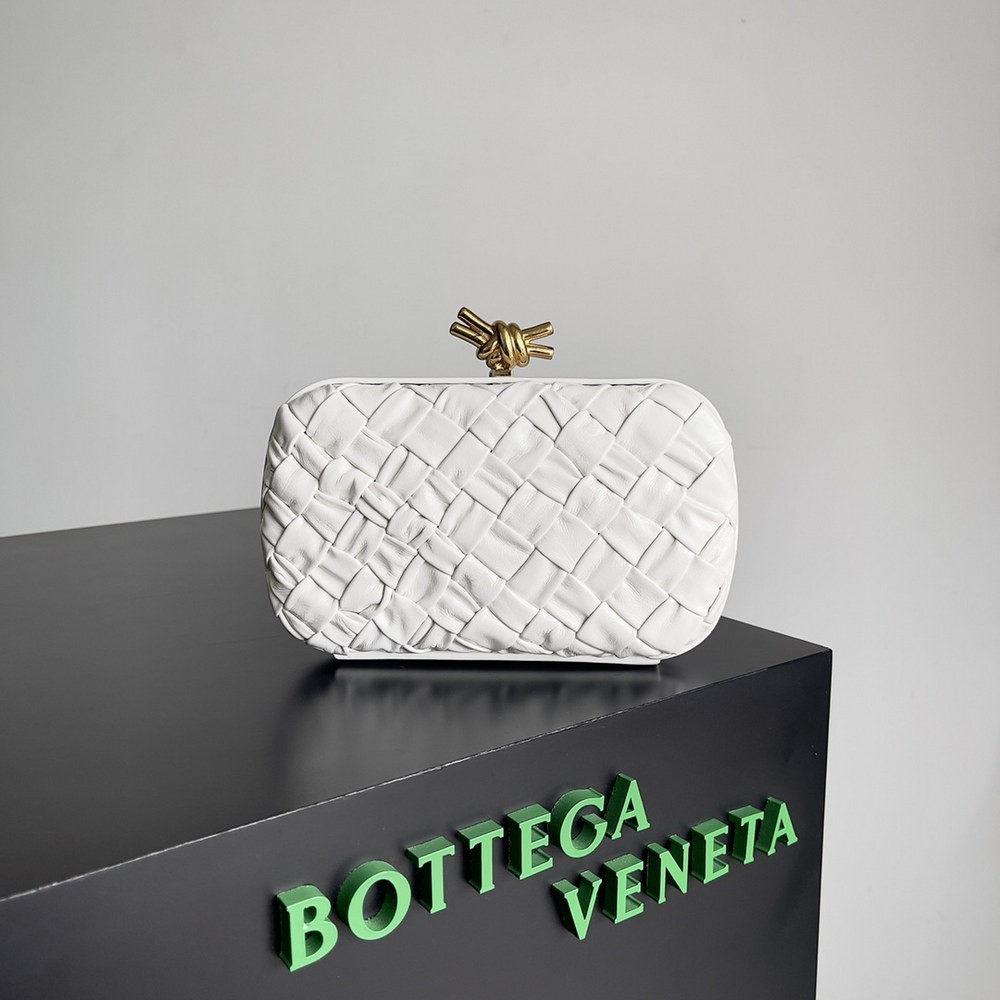 bo*te*ga Ve*ne*ta knot minaudiere