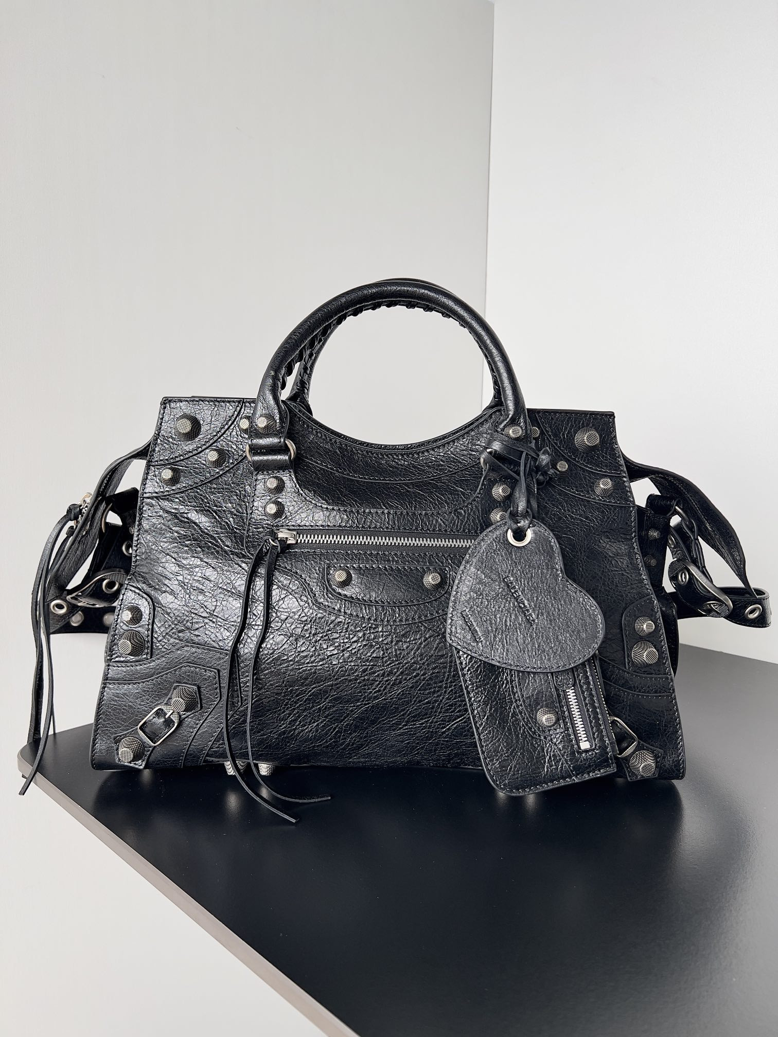 Ba*len*cia*ga women's neo cagole city handbag