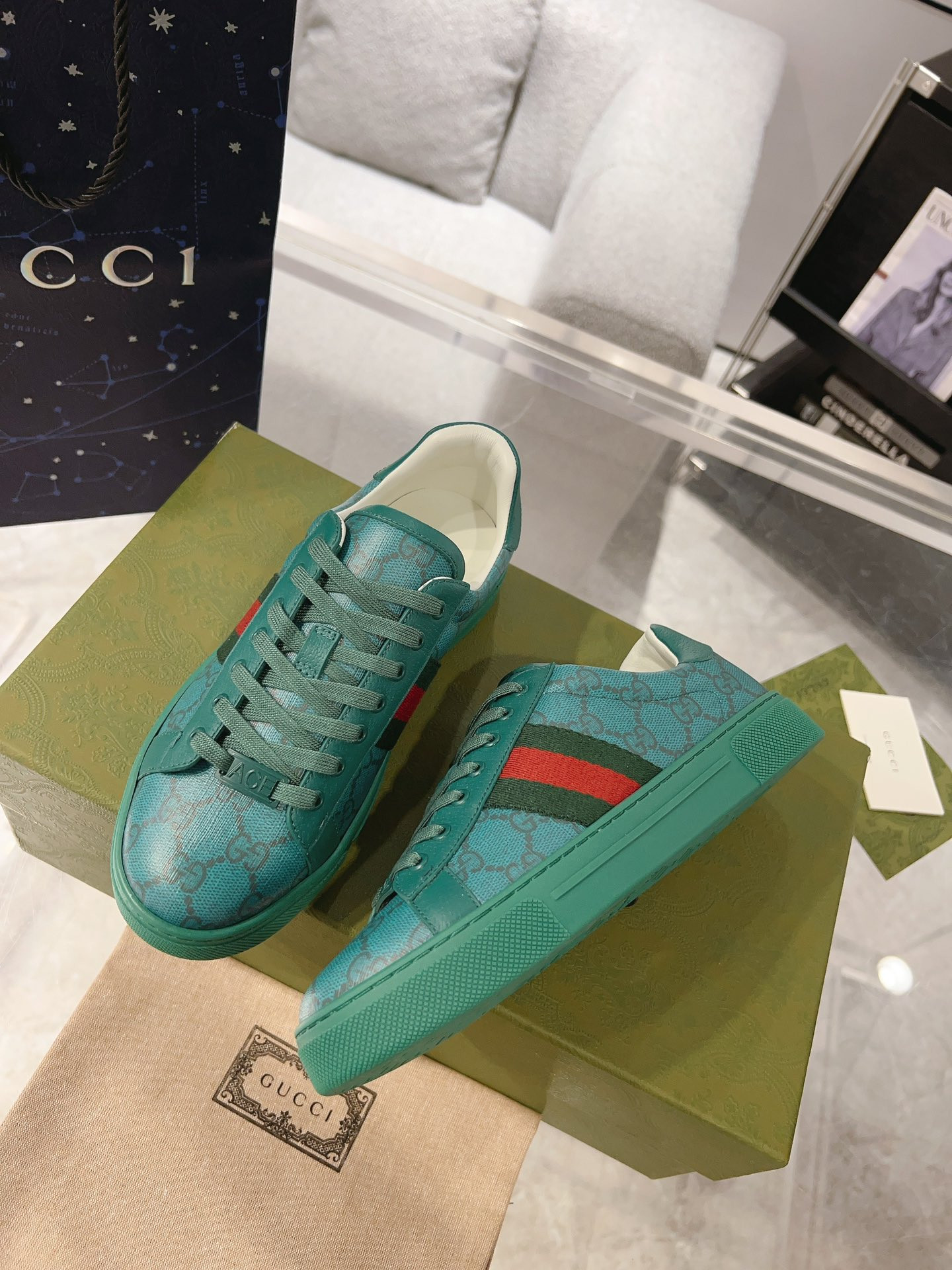 G*u*i sneaker