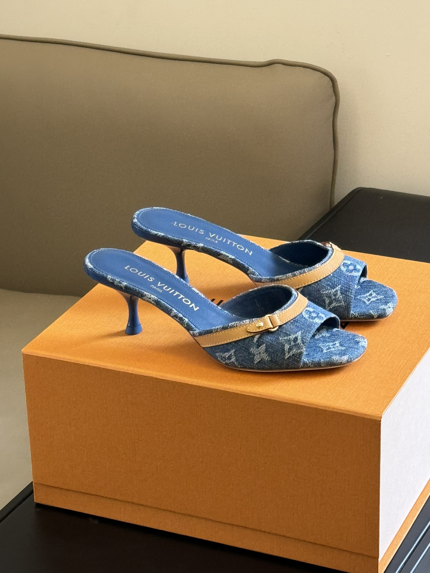 l0*is V*t0n heels sandals