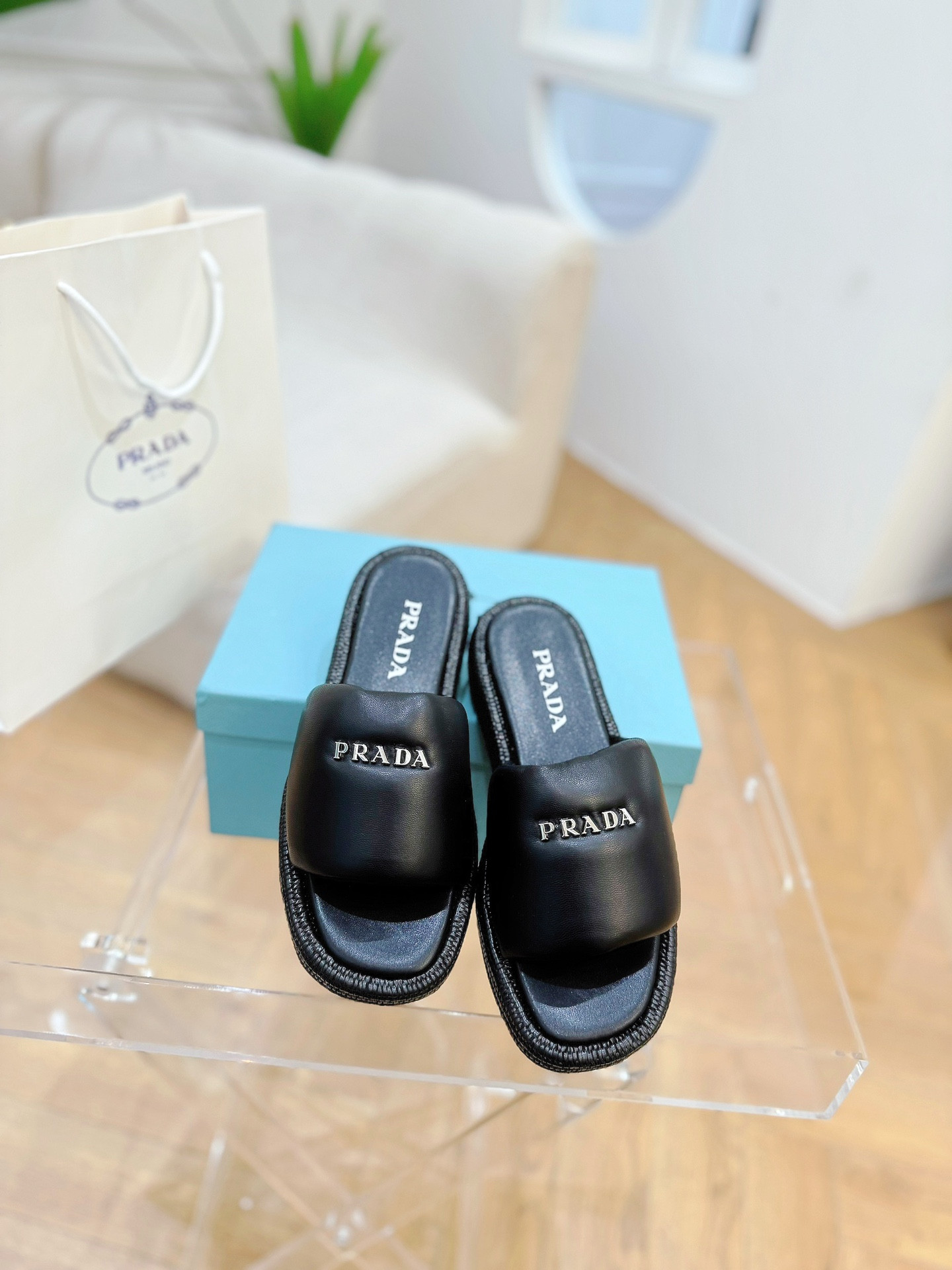 Pra*a sandals