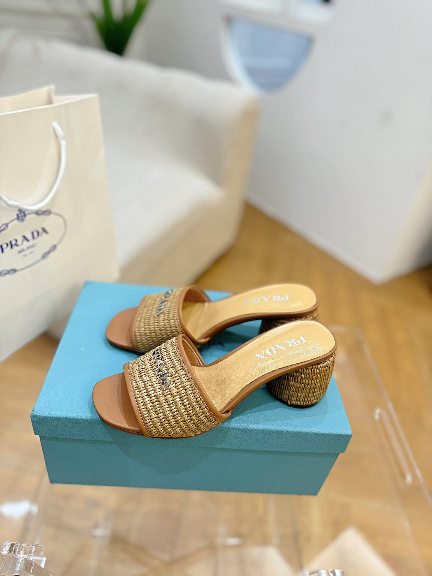 Pra*a sandals