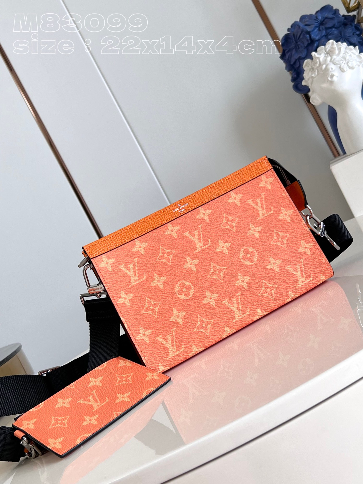 l0*is V*t0n gaston wearable wallet -22*14.5*4.5cm