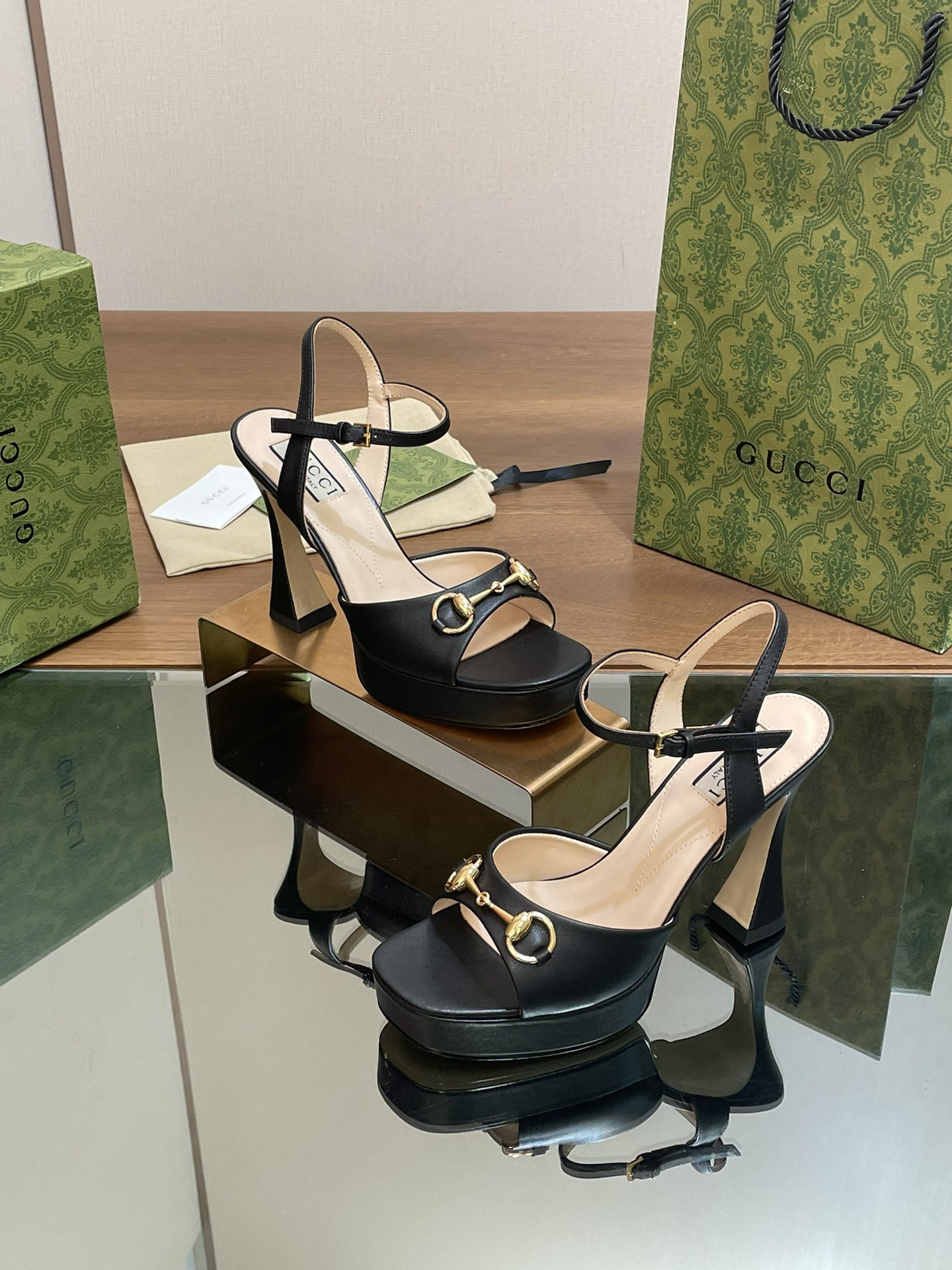 G*u*i heels-11cm
