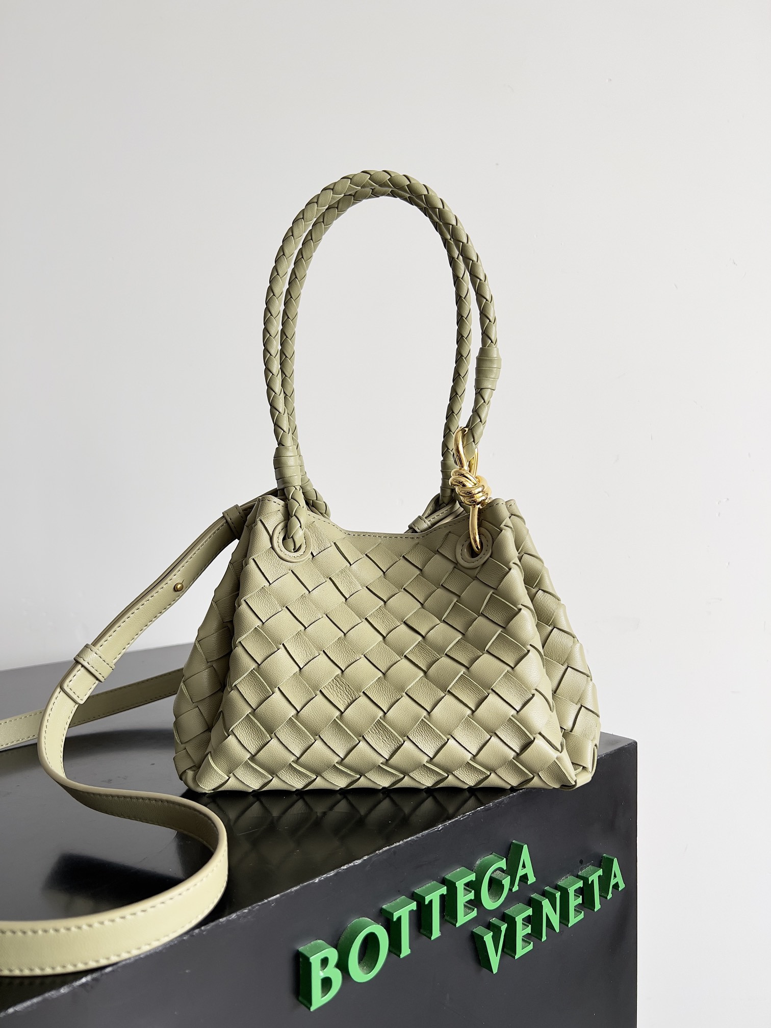 bo*te*ga Ve*ne*ta andiamo parachute small shoulder bag