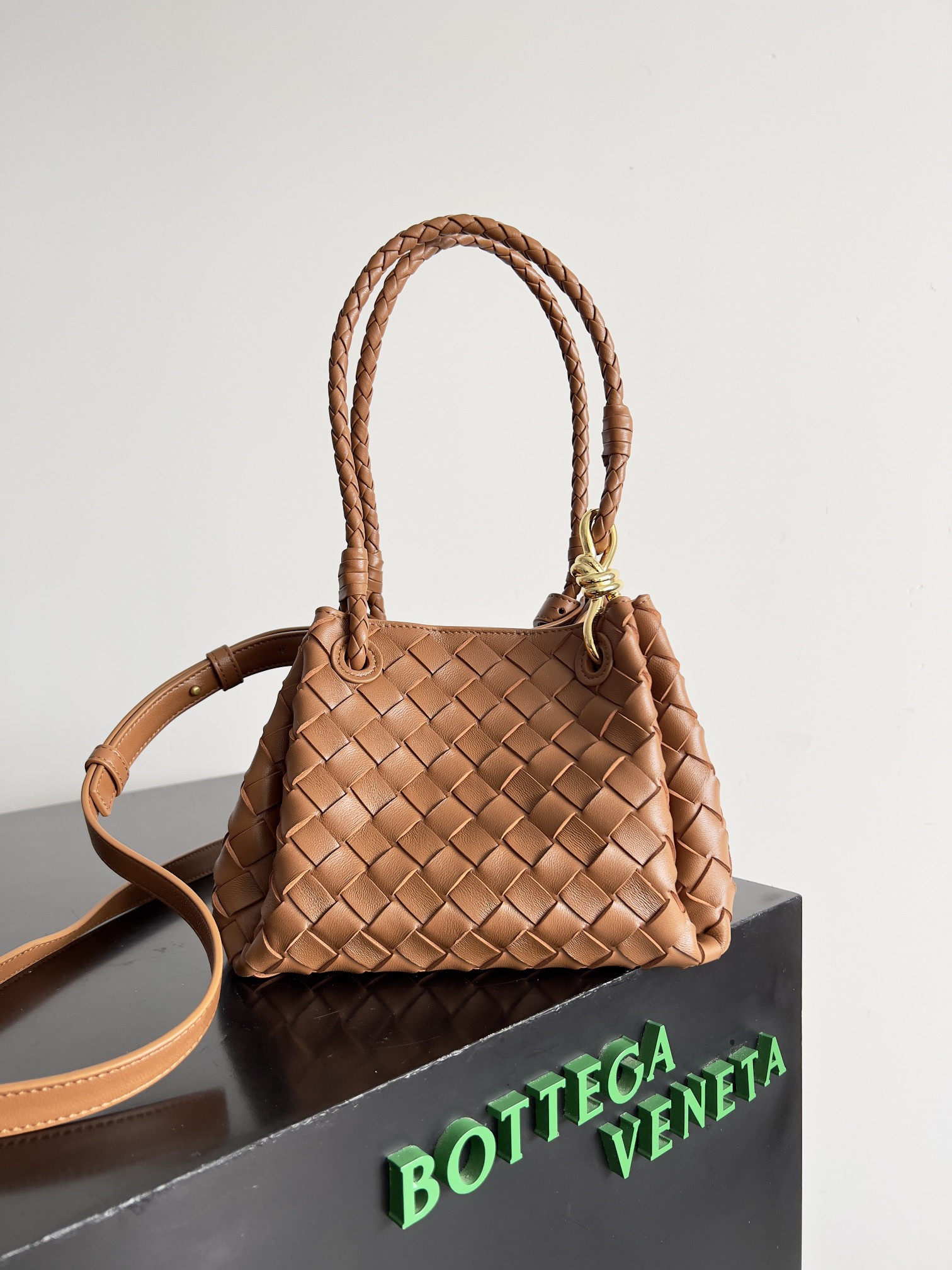 bo*te*ga Ve*ne*ta andiamo parachute small shoulder bag
