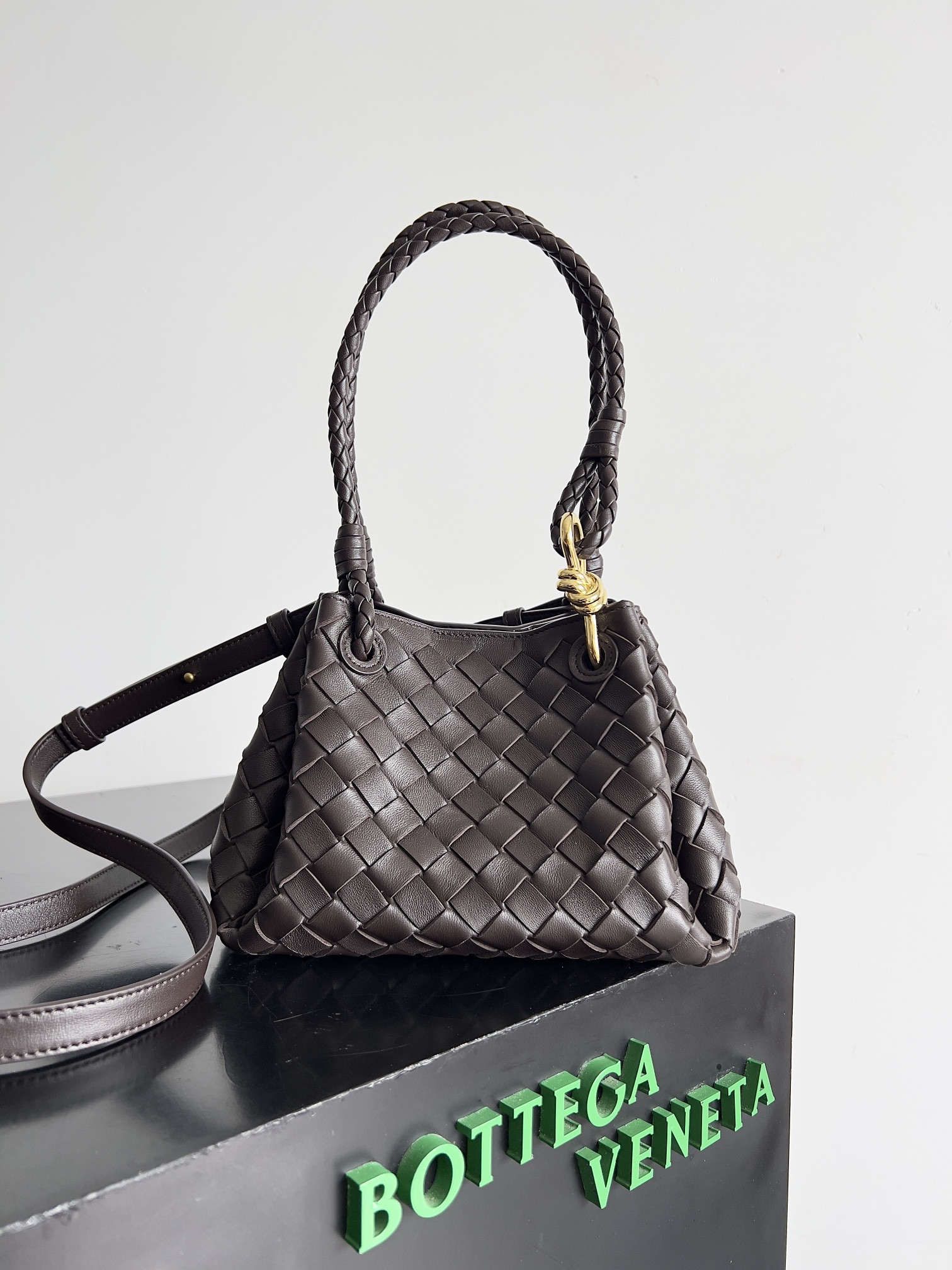 bo*te*ga Ve*ne*ta andiamo parachute small shoulder bag