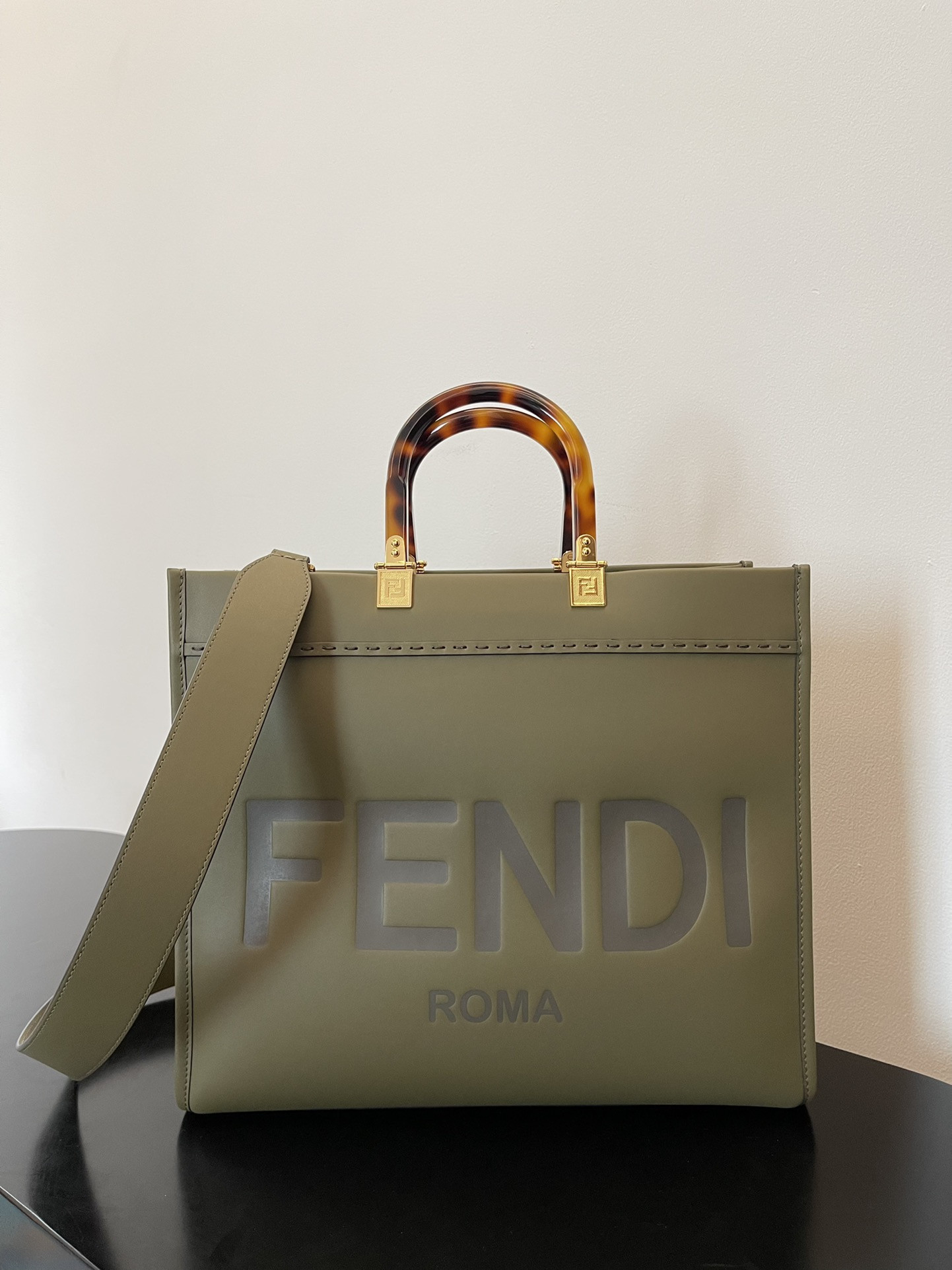F**di sunshine medium-35*17*31cm