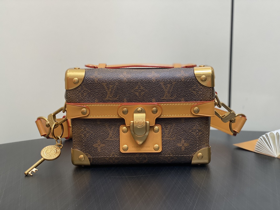 l0*is V*t0n soul trunk-19*15*7cm