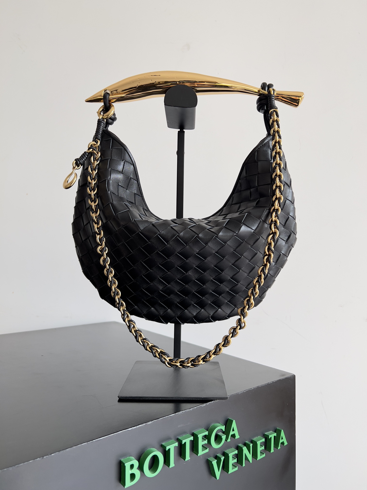 bo*te*ga Ve*ne*ta sardine with chain-33*20*4cm