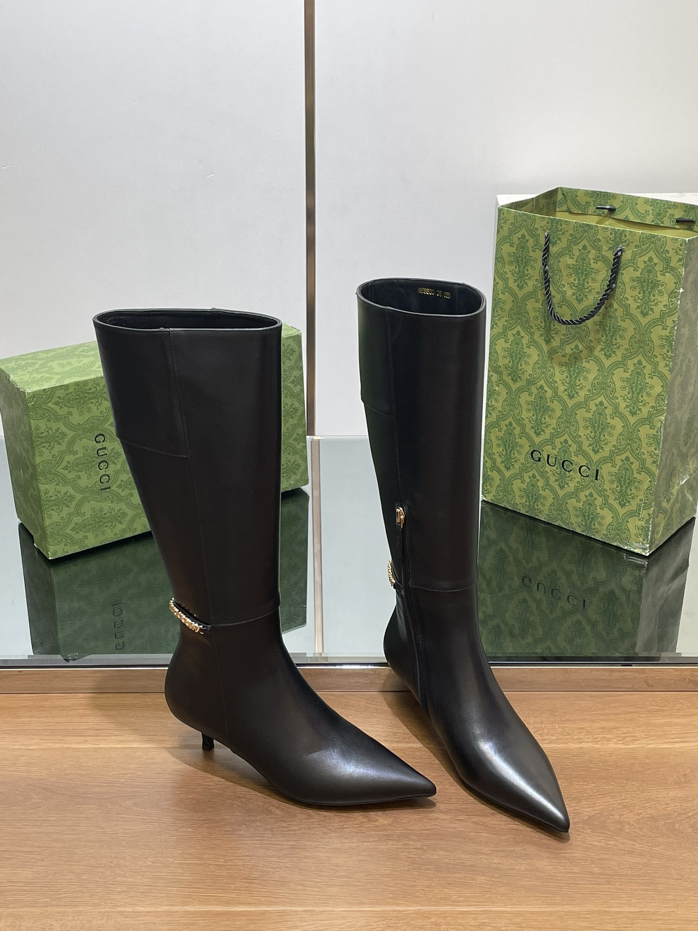 women's G*u*i signoria boot