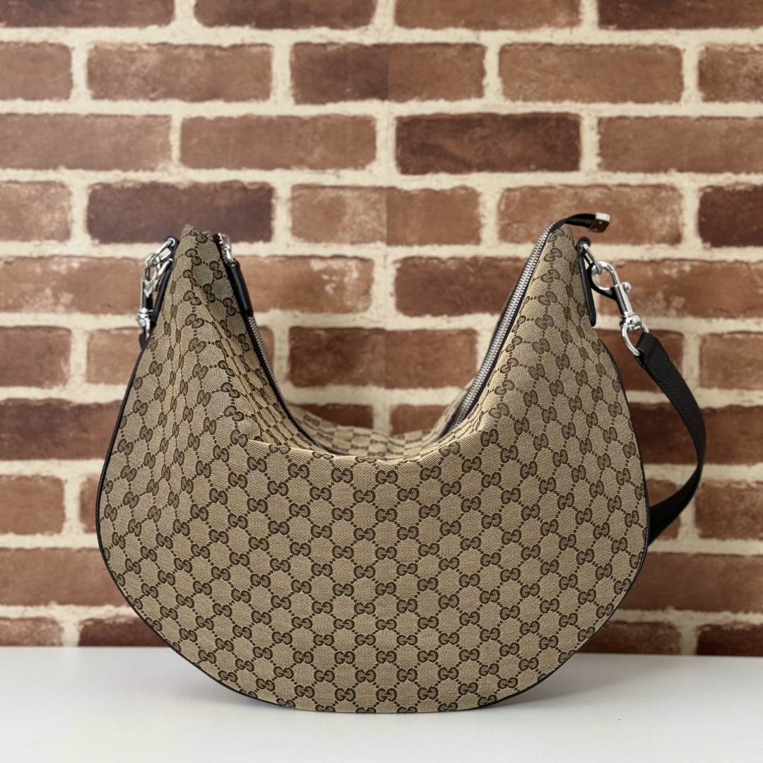 G*u*i b large shoulder bag