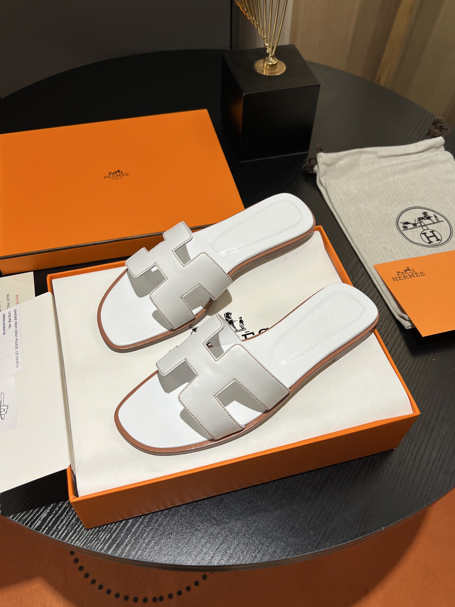 H**mes sandal
