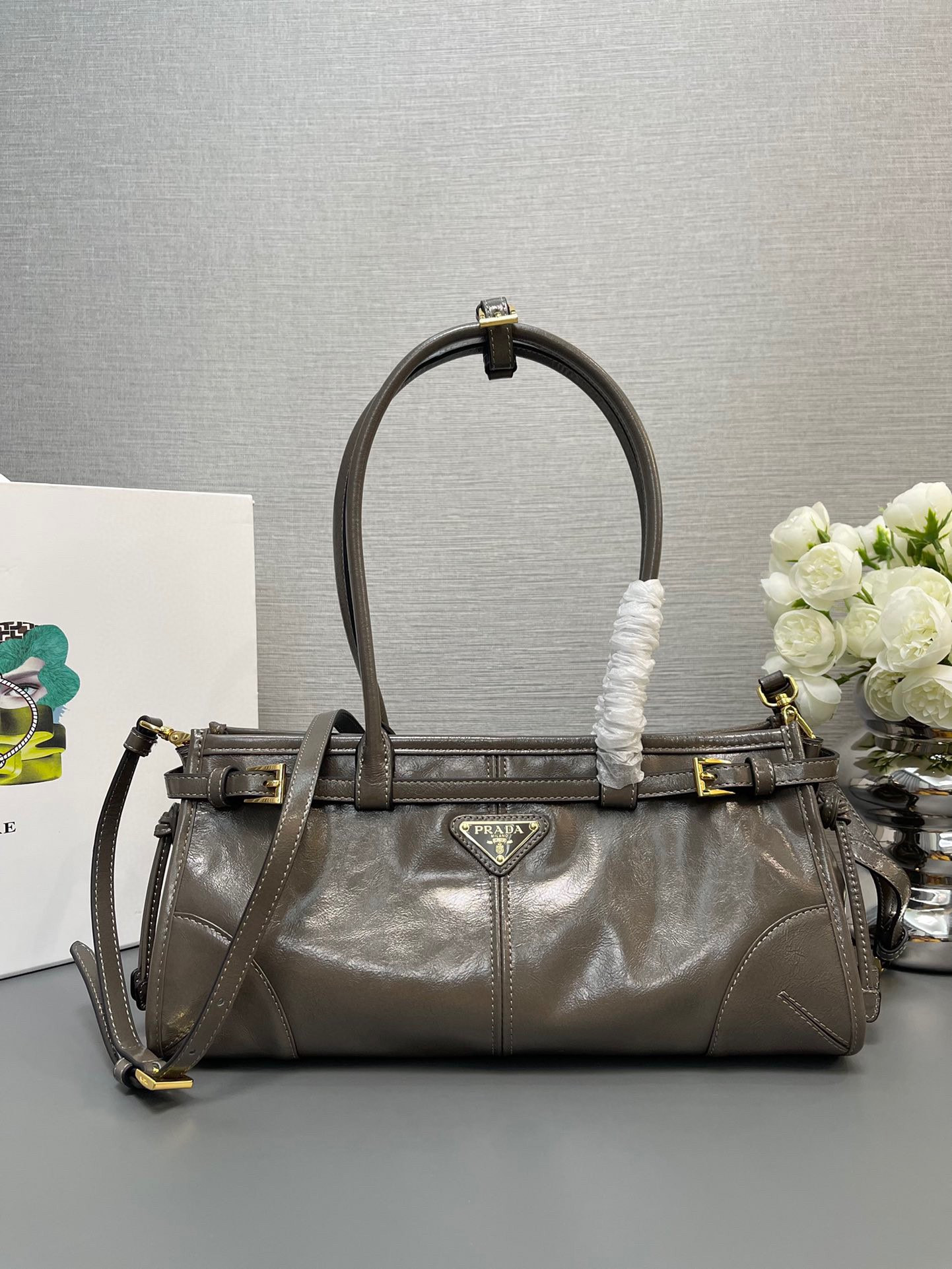 Pra*a medium leather handbag