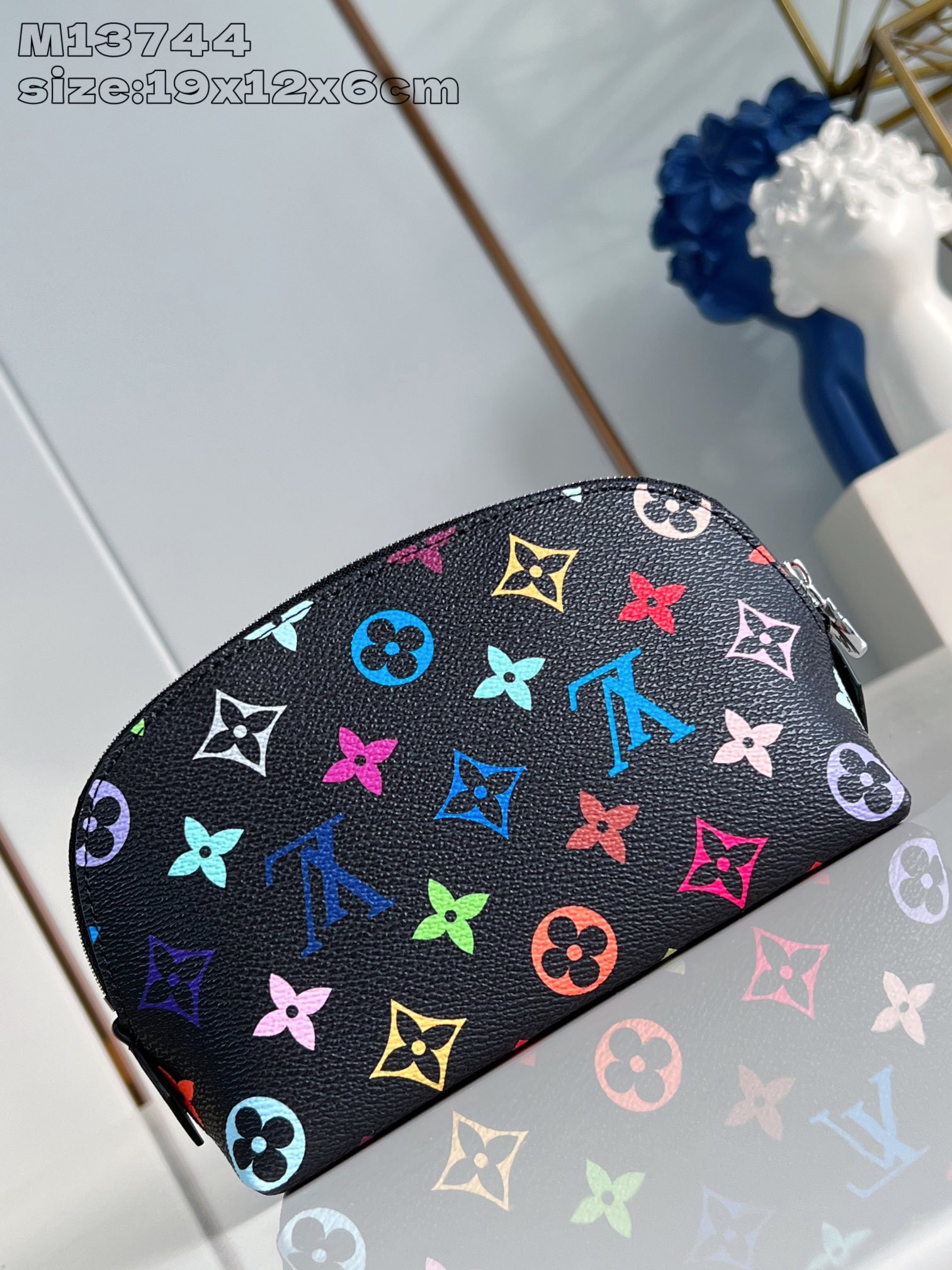 l0*is V*t0n cosmetic pouch pm-19*12*6cm