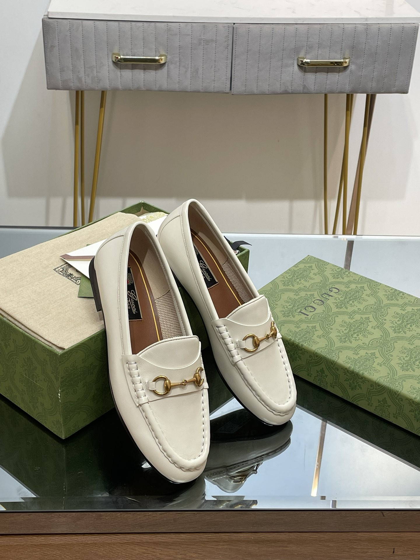 G*u*i loafer