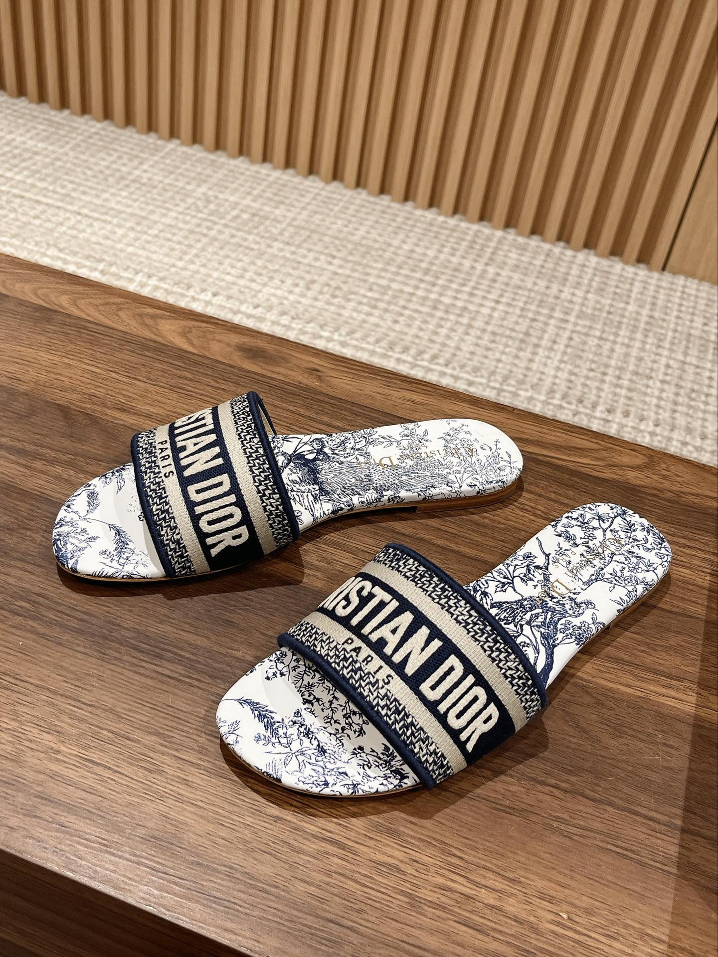 DIRO DWAY SLIDES