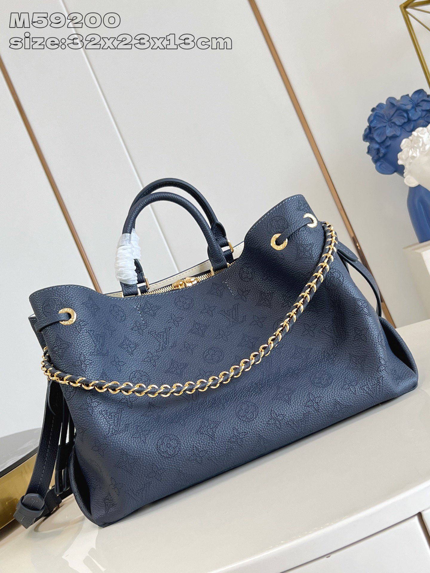 l0*is V*t0n bella tote