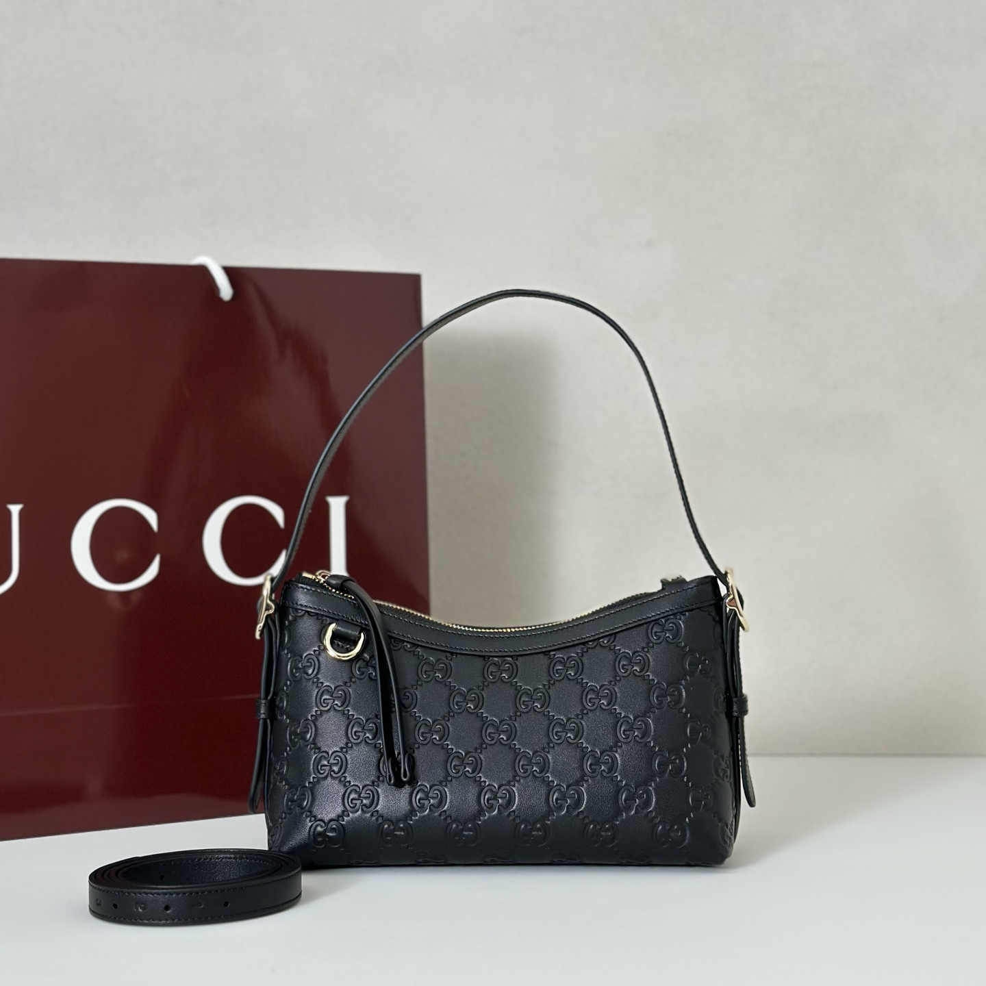 G*u*i gg emblem small shoulder bag - 22*14*8cm