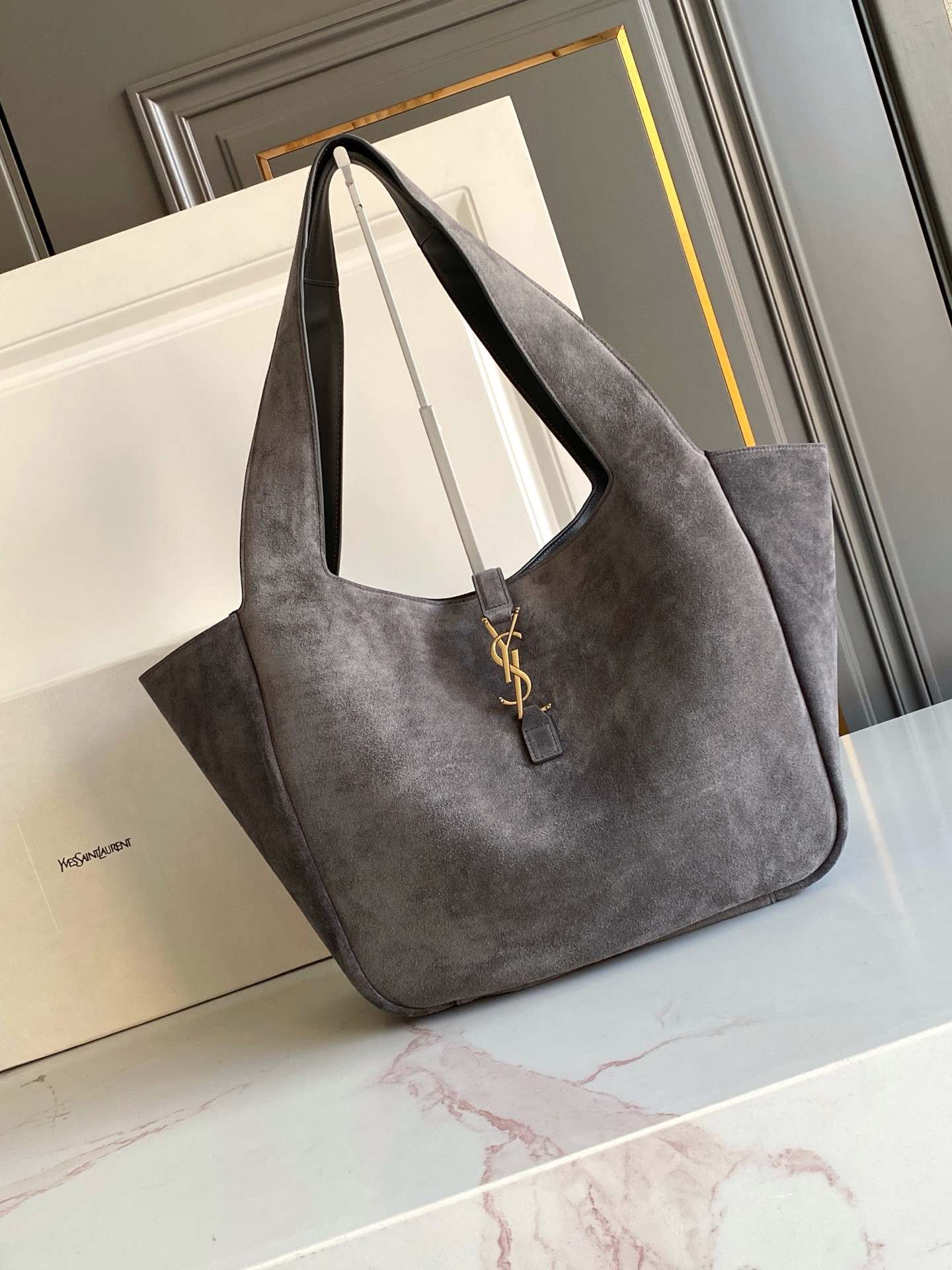 Y*L le 5 À 7 bea in suede